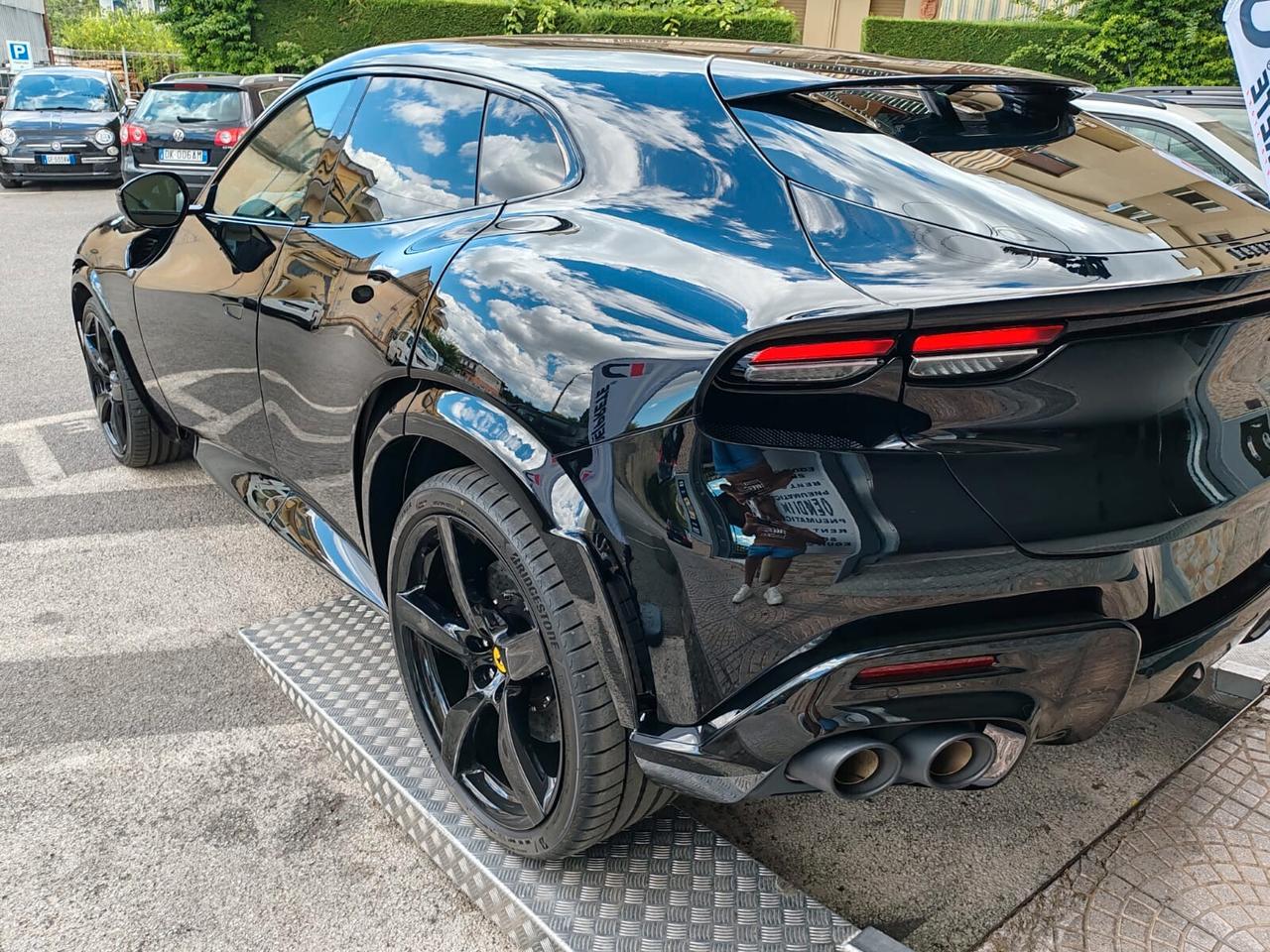 Ferrari Purosangue V12 DCT 4WD*Pano*Black