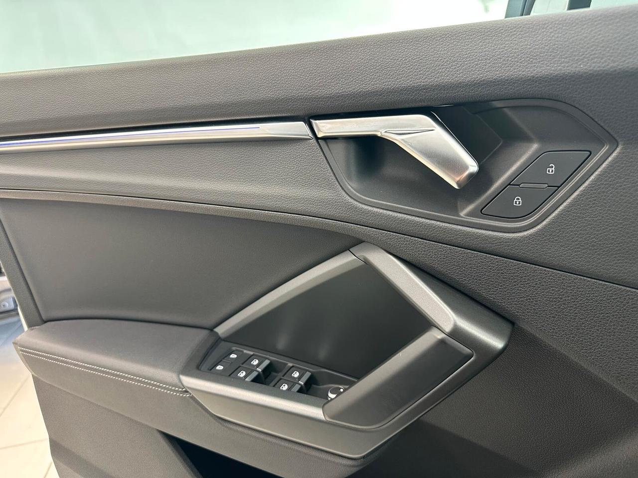 Audi Q3 SPB 35 TDI S tronic line edition Interno ed Esterno Luci Ambiente