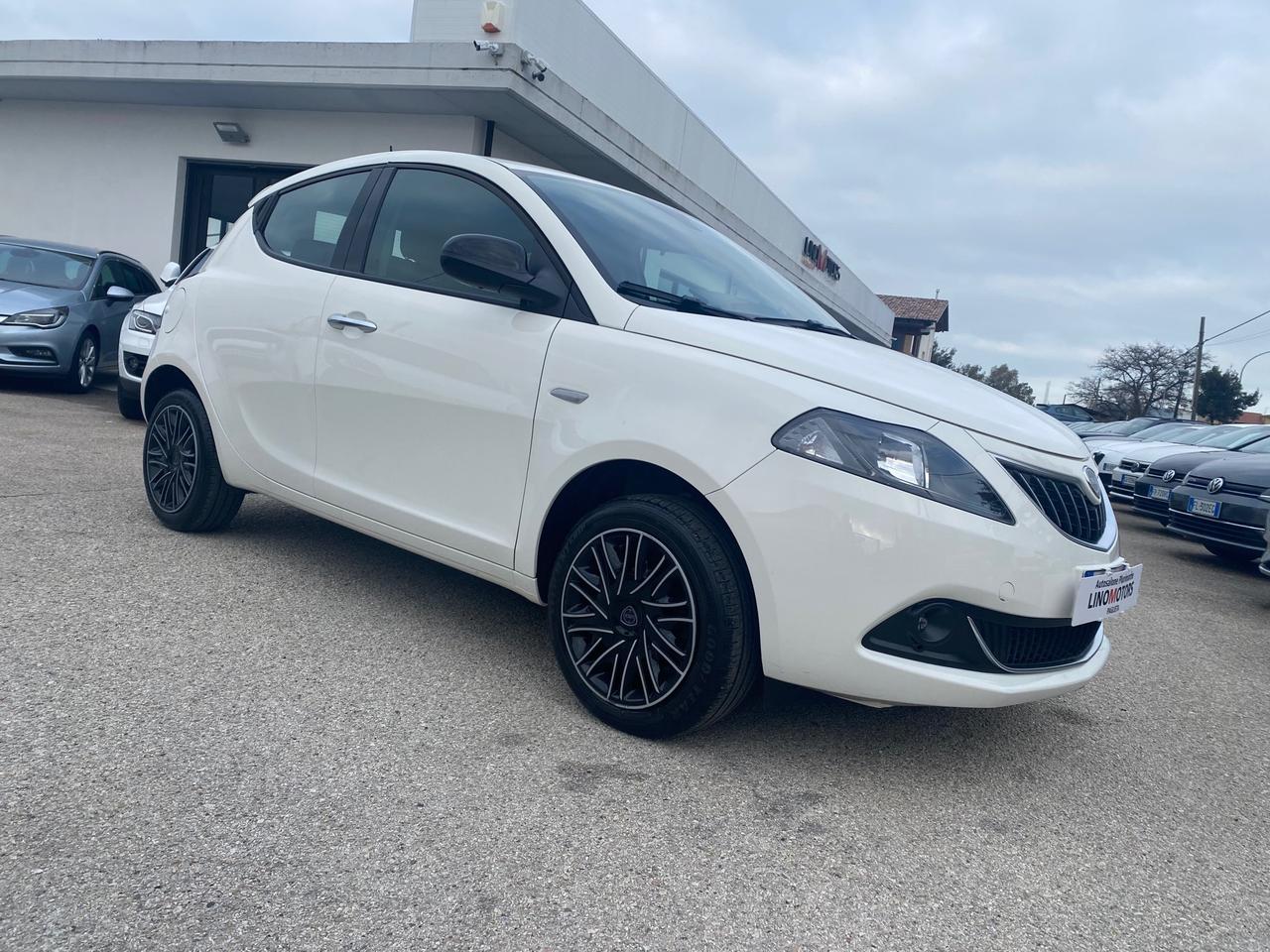 Lancia Ypsilon 1.0 FireFly 5 porte S&S Hybryd Gold