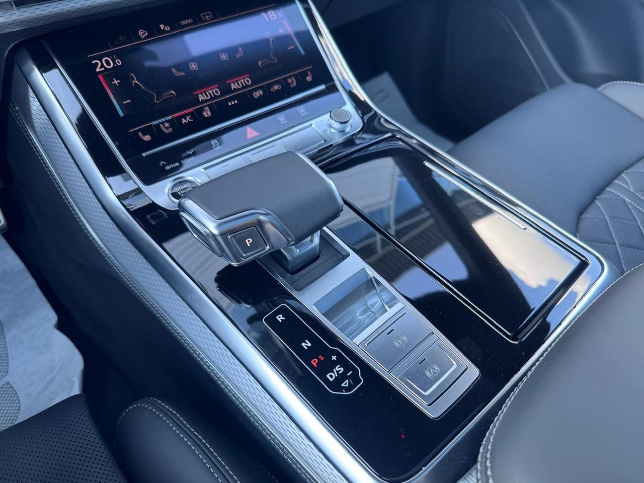 AUDI Q8 55 TFSIe TIPTRONIC QUATTRO S-LINE EDITION