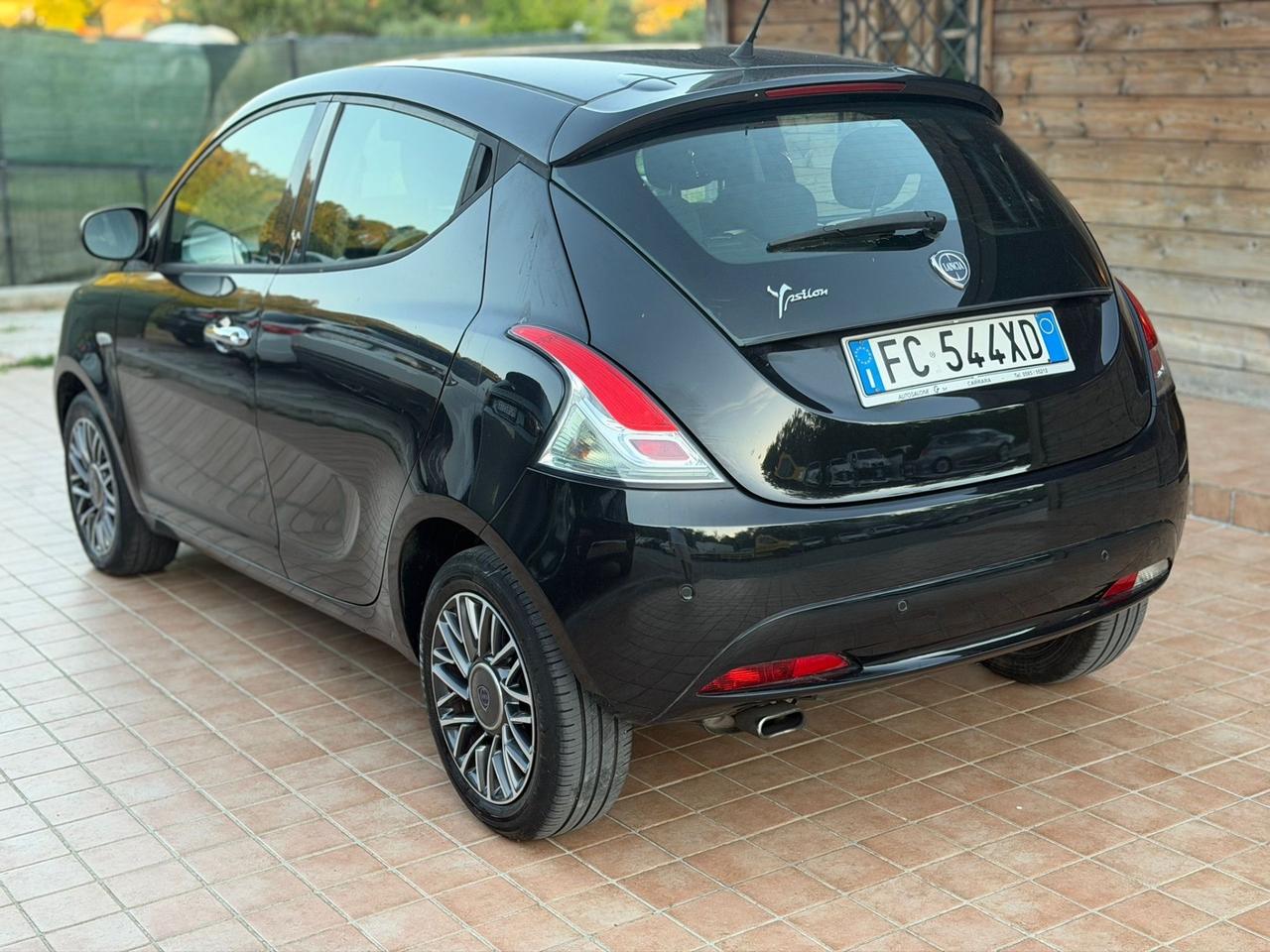 Lancia Ypsilon 1.3 MJT 16V 95 CV 5 porte S&S Silver