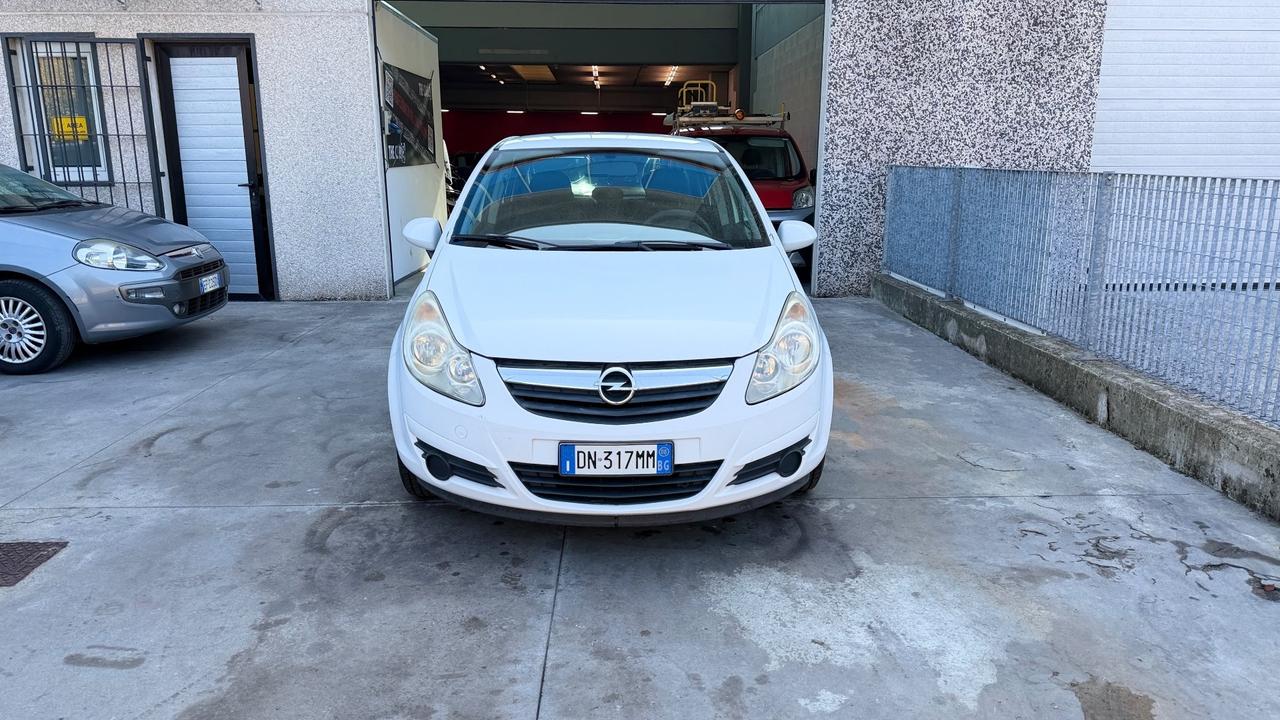 Opel Corsa 1.2 5 porte Cosmo