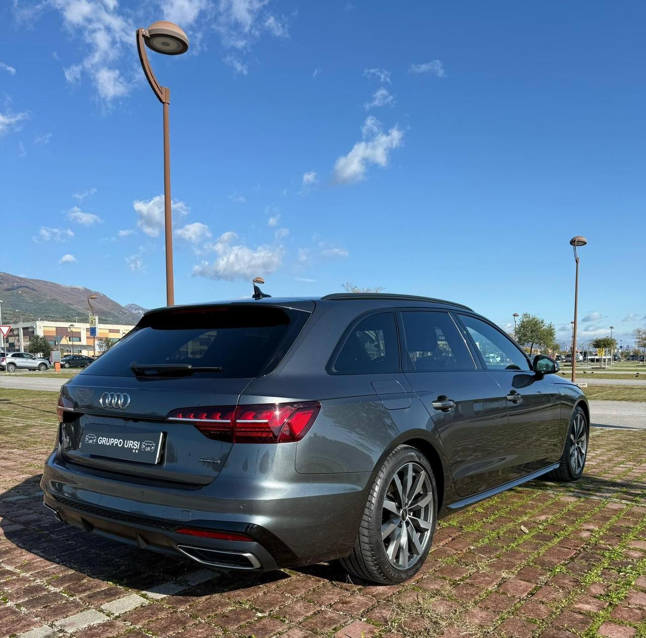 Audi A4 40 TDI S tronic line edition