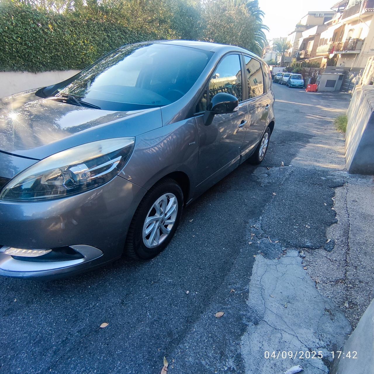 Renault Scenic Scénic XMod dCi 110 CV EDC Limited