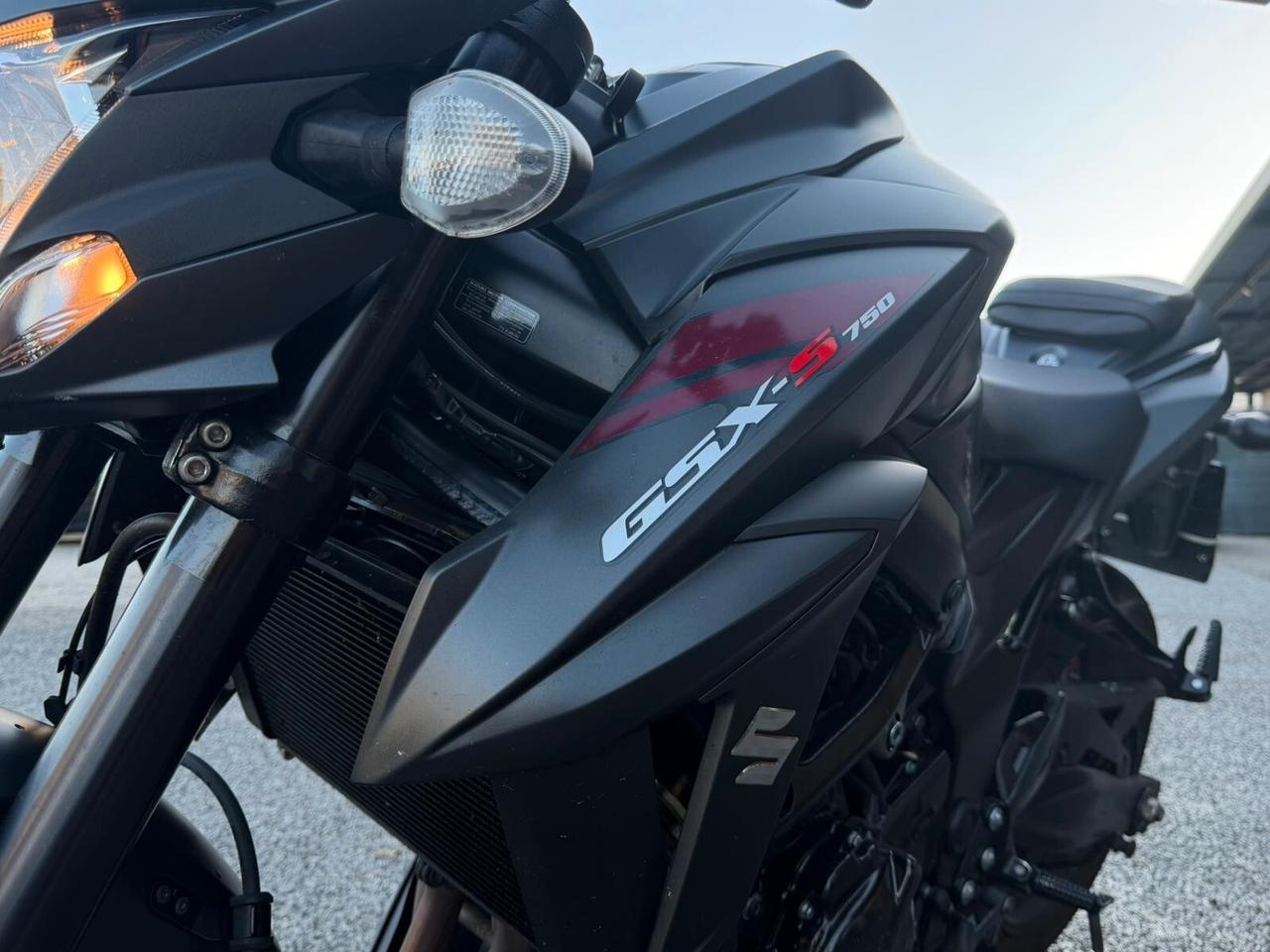 Suzuki GSX S 750