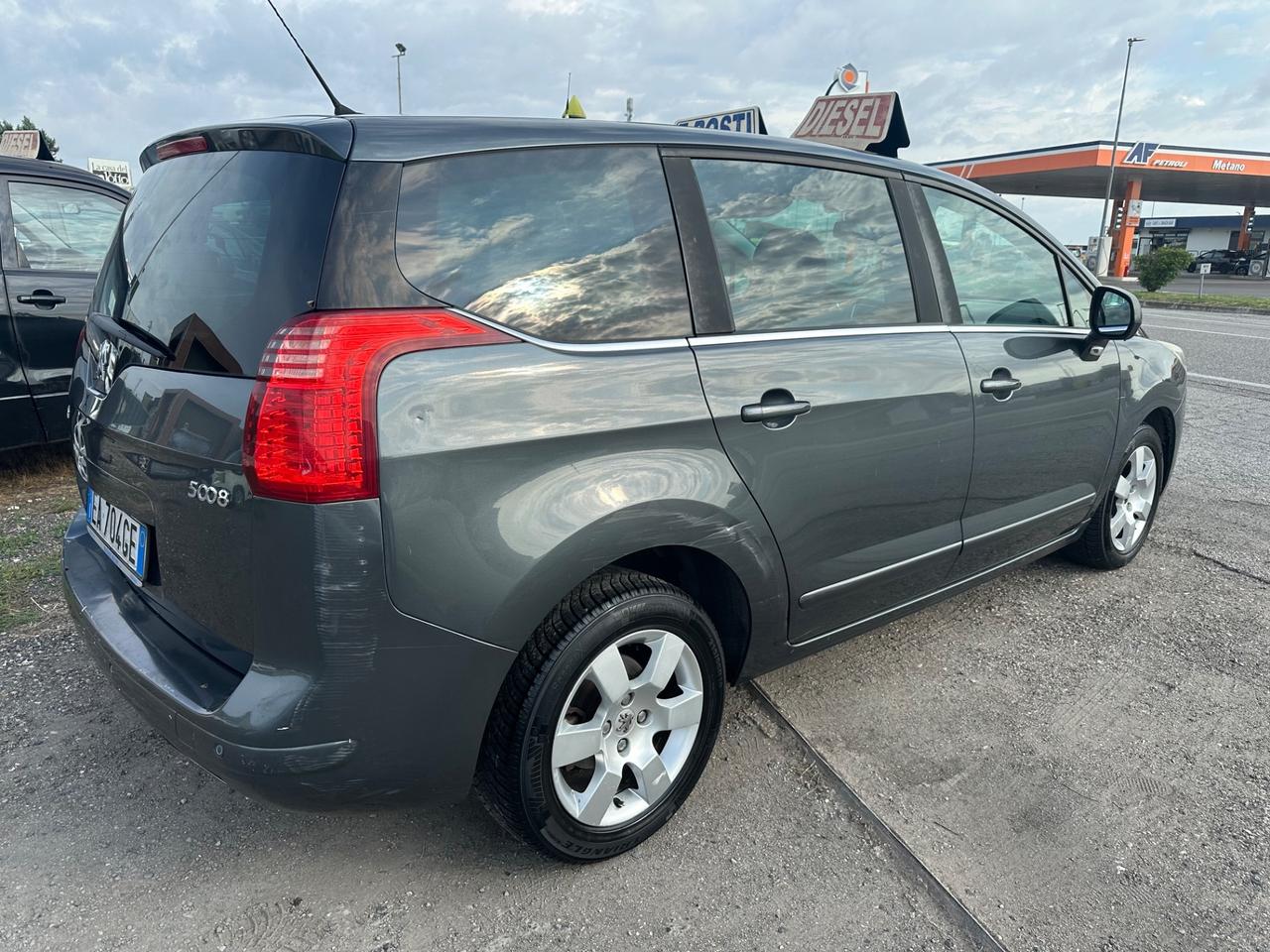 Peugeot 5008 1.6 HDi 110CV cambio robotizzato Tecno