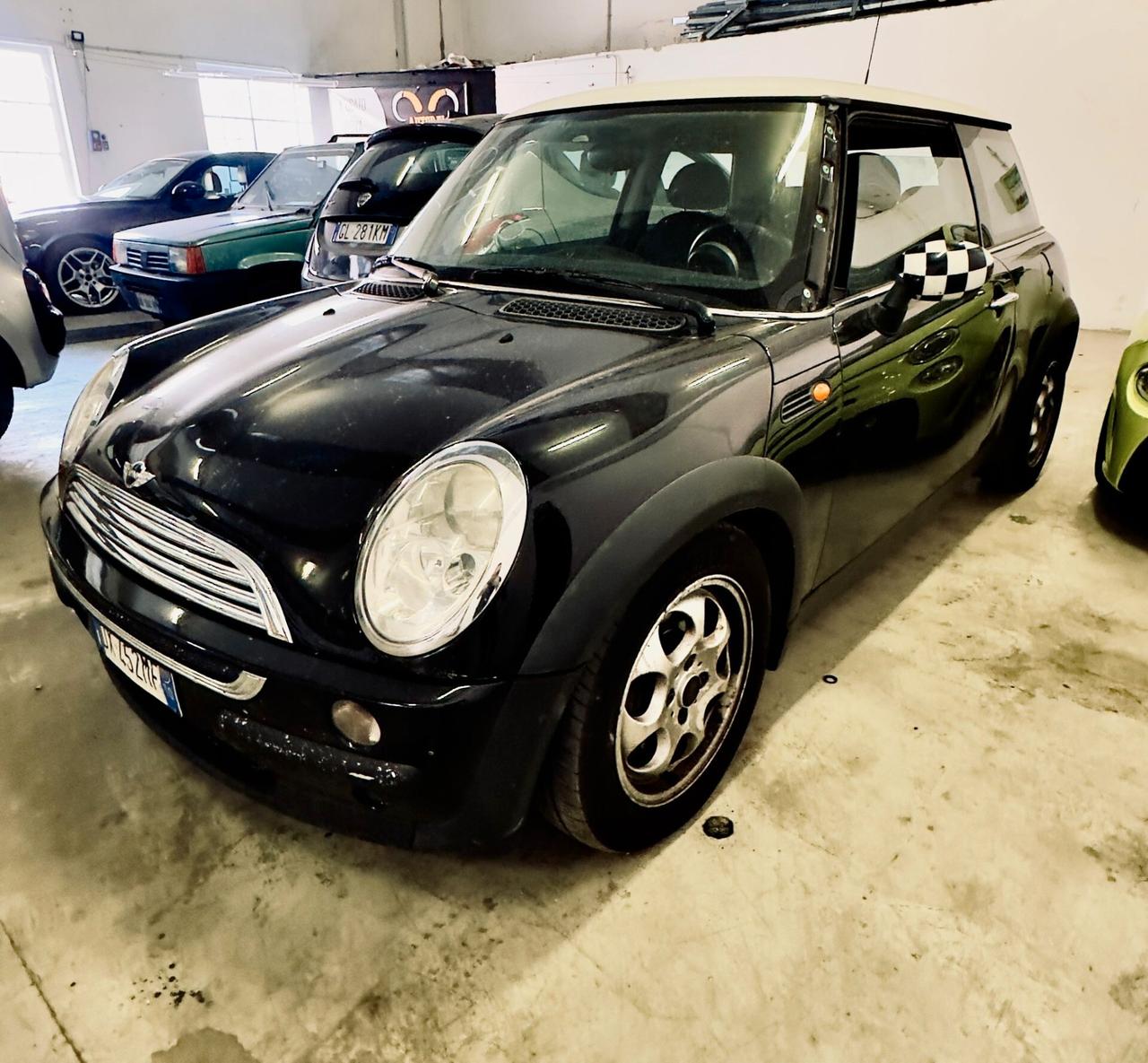 Mini 1.6 16V Cooper 1999 asi