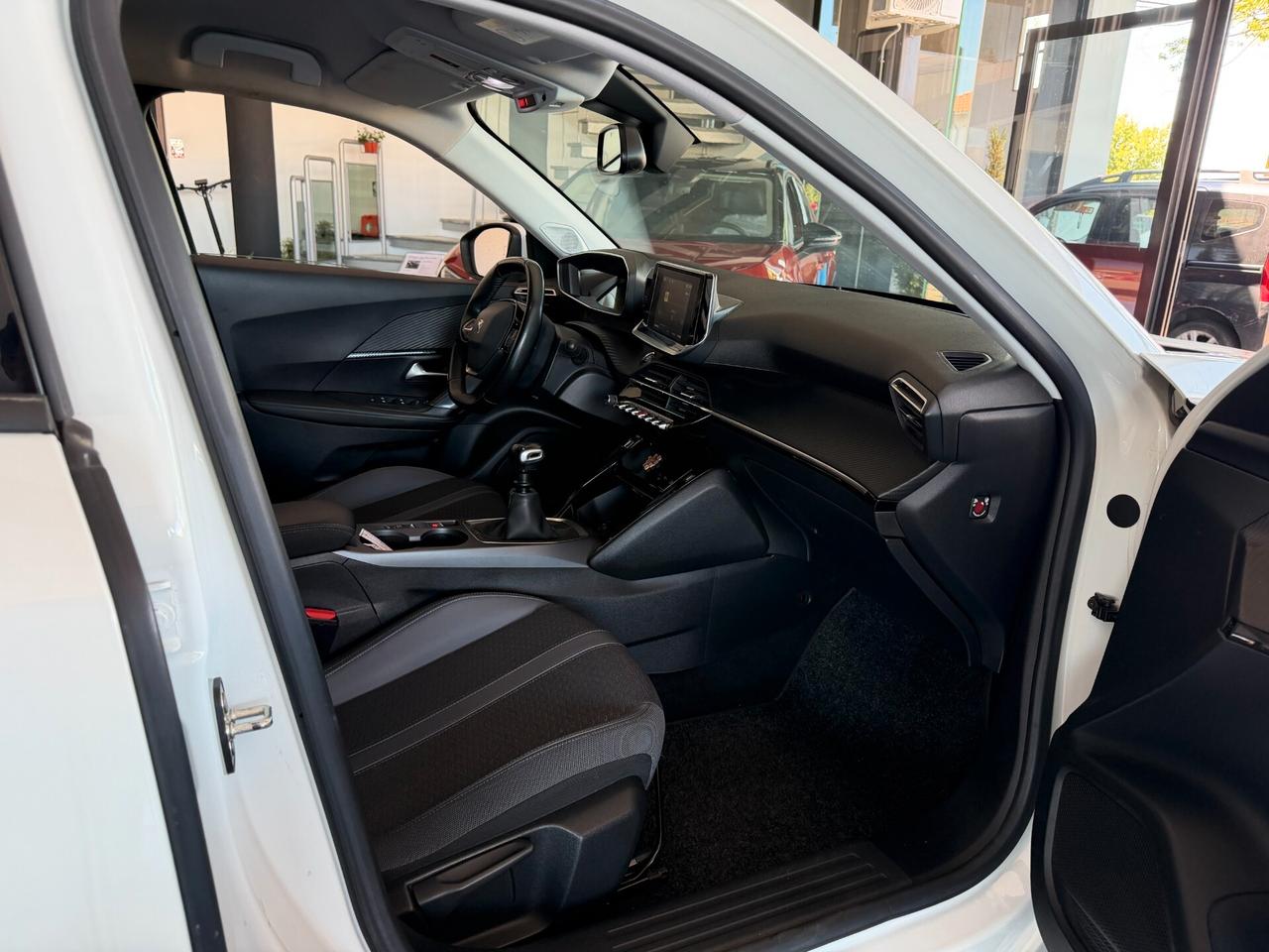 Peugeot 2008 PureTech 130 S&S Allure (96kw)