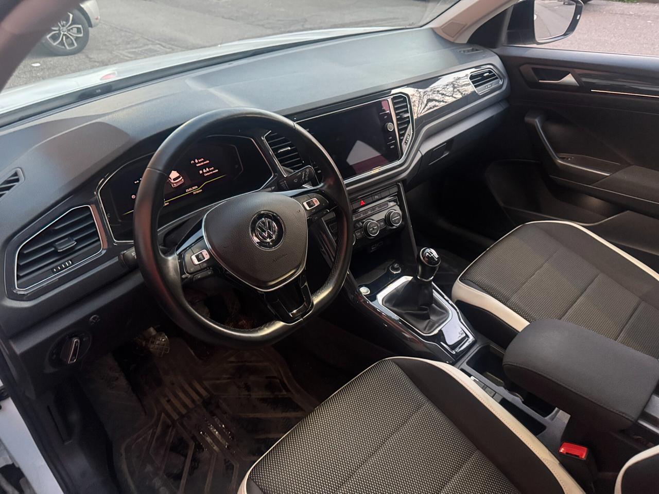 Volkswagen T-Roc 1.6 TDI ADVANCED