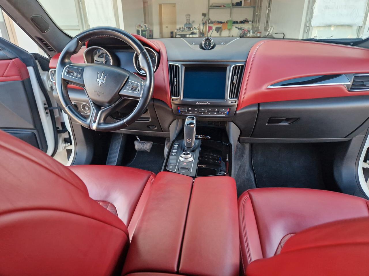 Maserati Levante V6 Diesel 275 CV AWD Granlusso