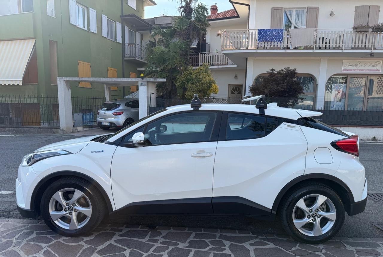 Toyota C-HR 1.8 Hybrid E-CVT Active