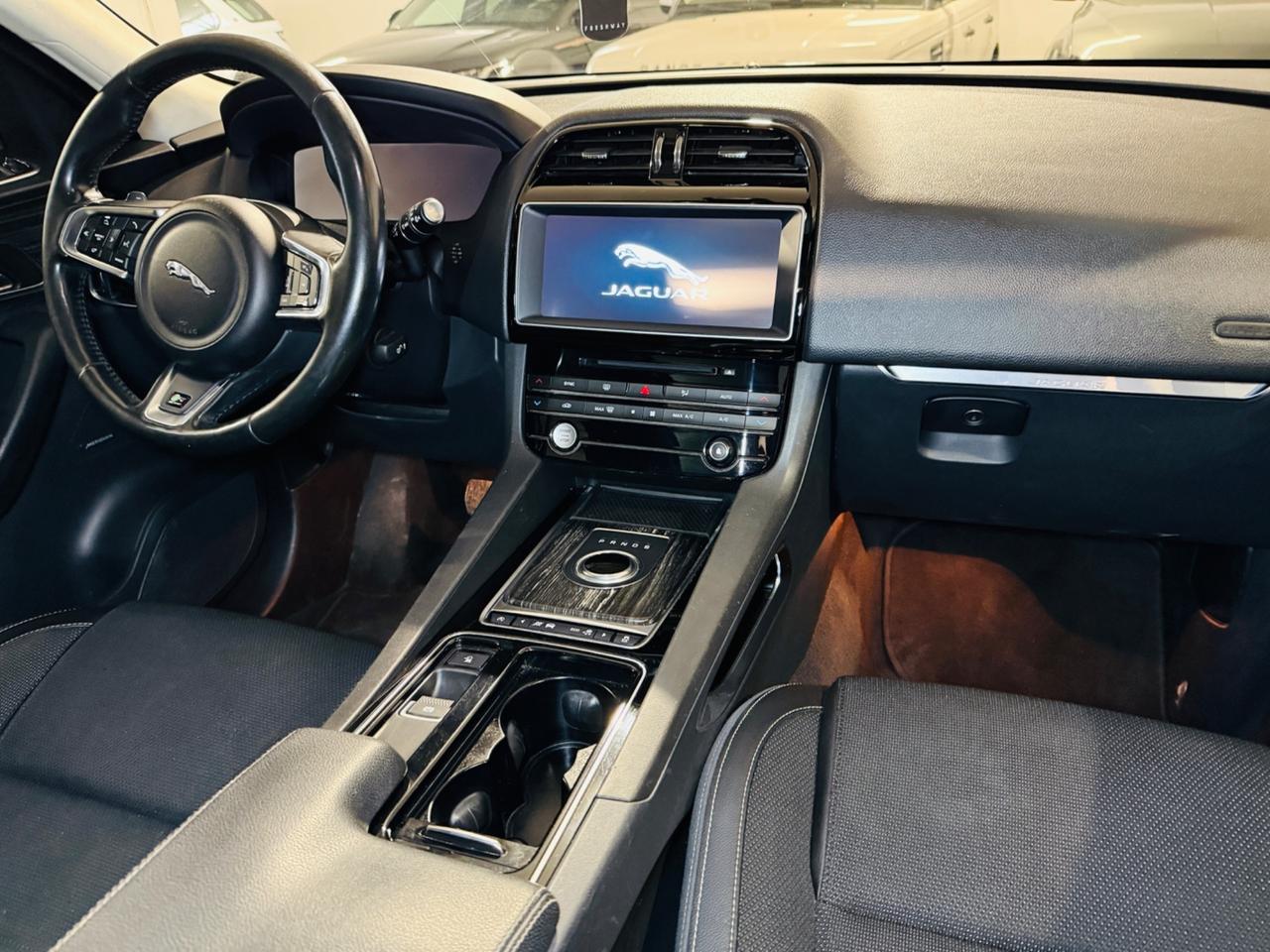 Jaguar F-Pace 3.0 300 CV AWD R-DYNAMIC*UNIPRO*TETTO