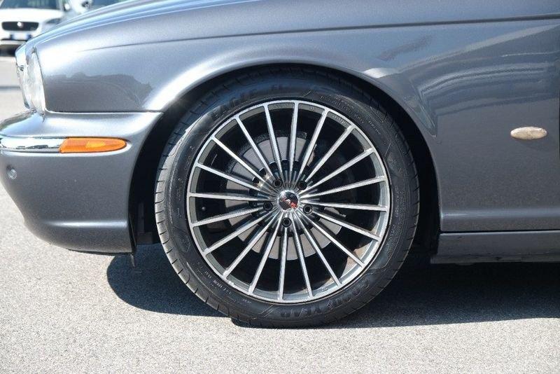 Jaguar XJ 2.7 D V6 cat Executive