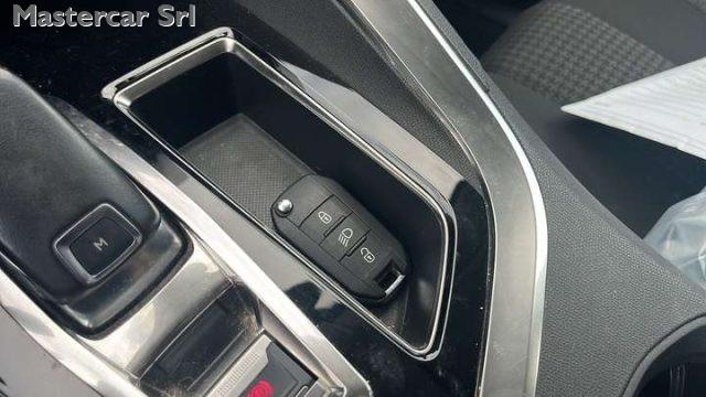 PEUGEOT 3008 3008 AUTOM 1.5 bluehdi Business s TG : GC806FJ