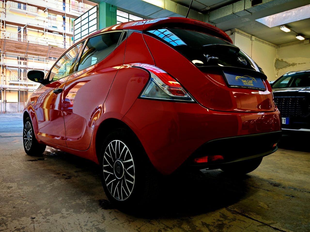 Lancia Ypsilon 1.0 Hybrid Ecochic