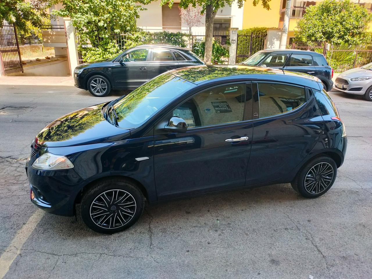 Lancia Ypsilon 1.0 FireFly 5 porte S&S Hybrid Ecochic Gold