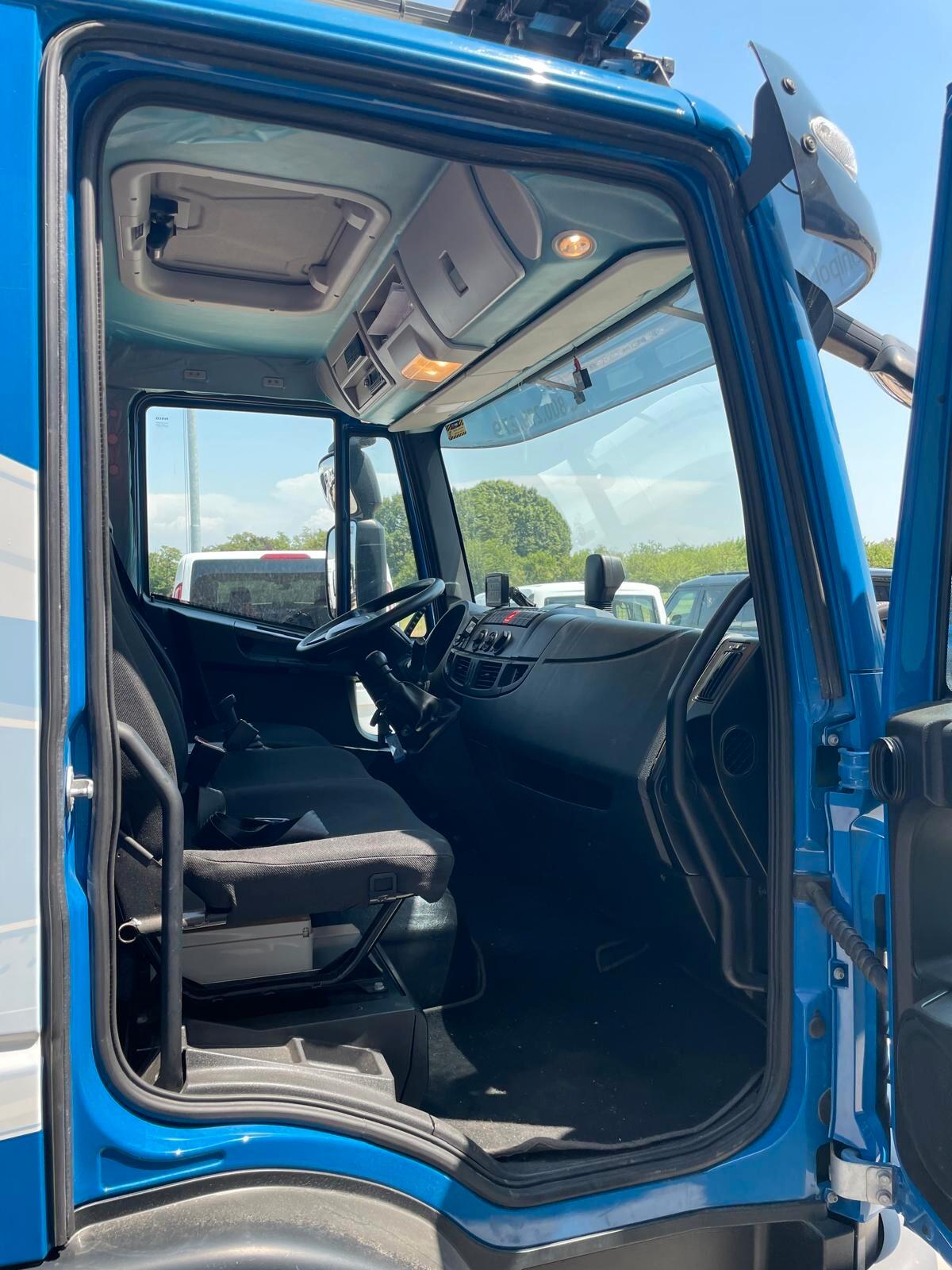 Iveco Eurocargo 120El22P Pas Carro Atrezzi Isoli Slide-D + Gru Fassi