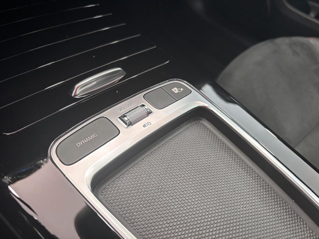 MERCEDES-BENZ A180D PREMIUM AMG TETTO-NAVI-LED