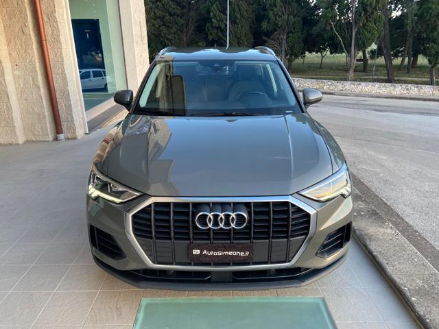 AUDI Q3 35 2.0 TDI S tronic Business COCKPIT