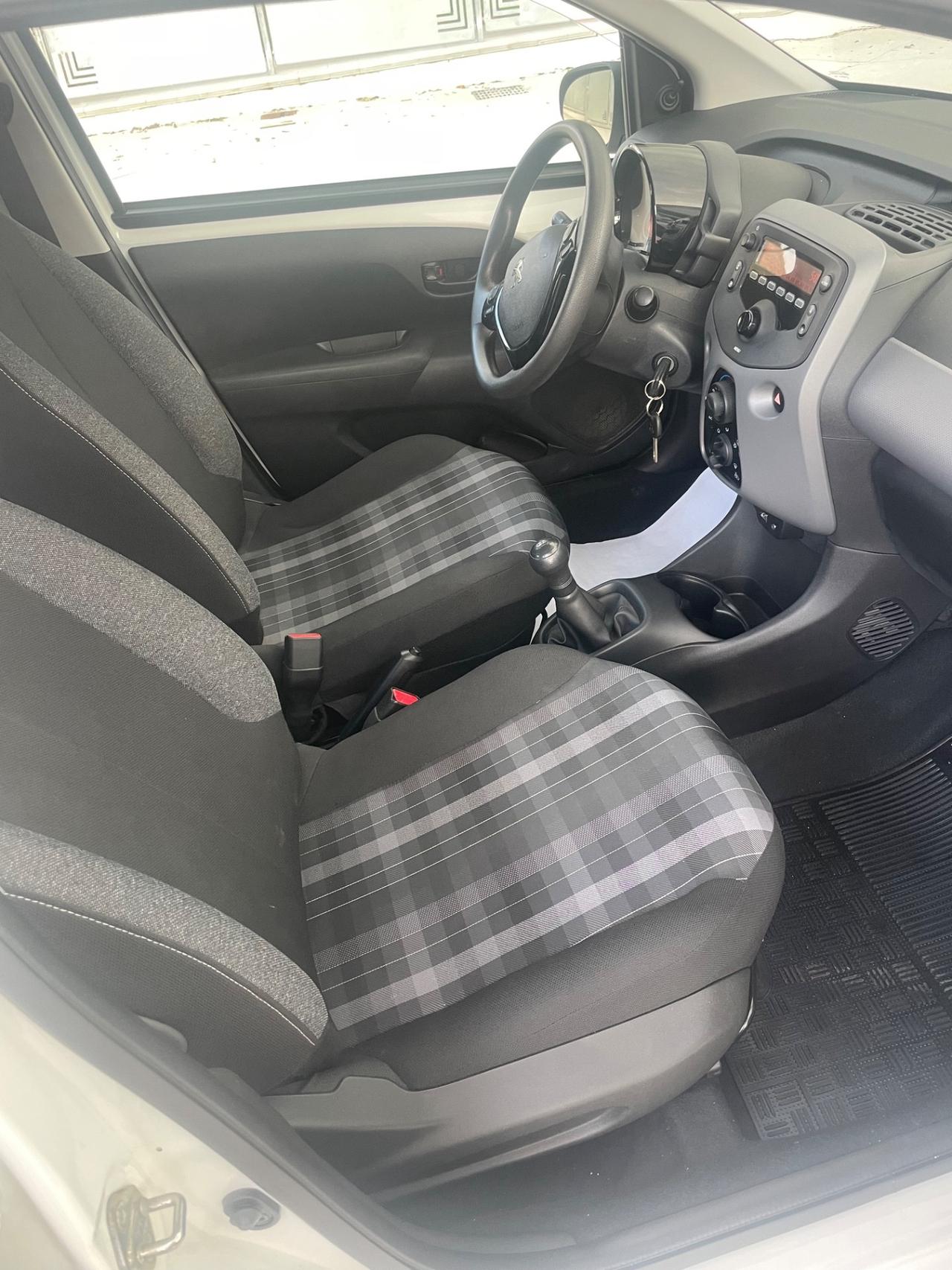 Peugeot 108 1.0 70Cv 2019 40,000km