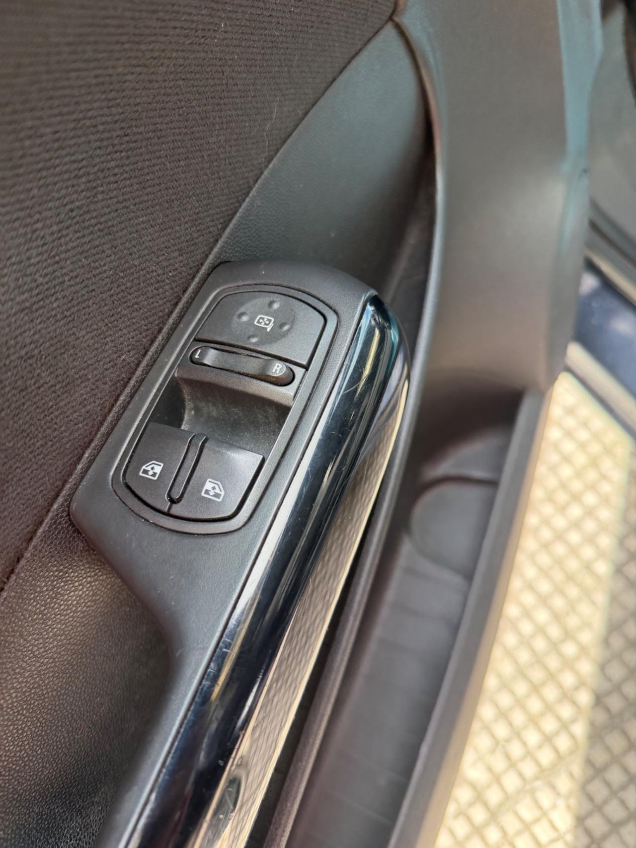 Opel Corsa 1.2 5 porte Cosmo