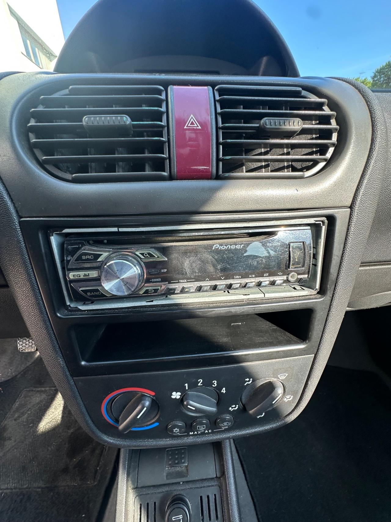 Opel Corsa 1000 benzina 2003 115.000km