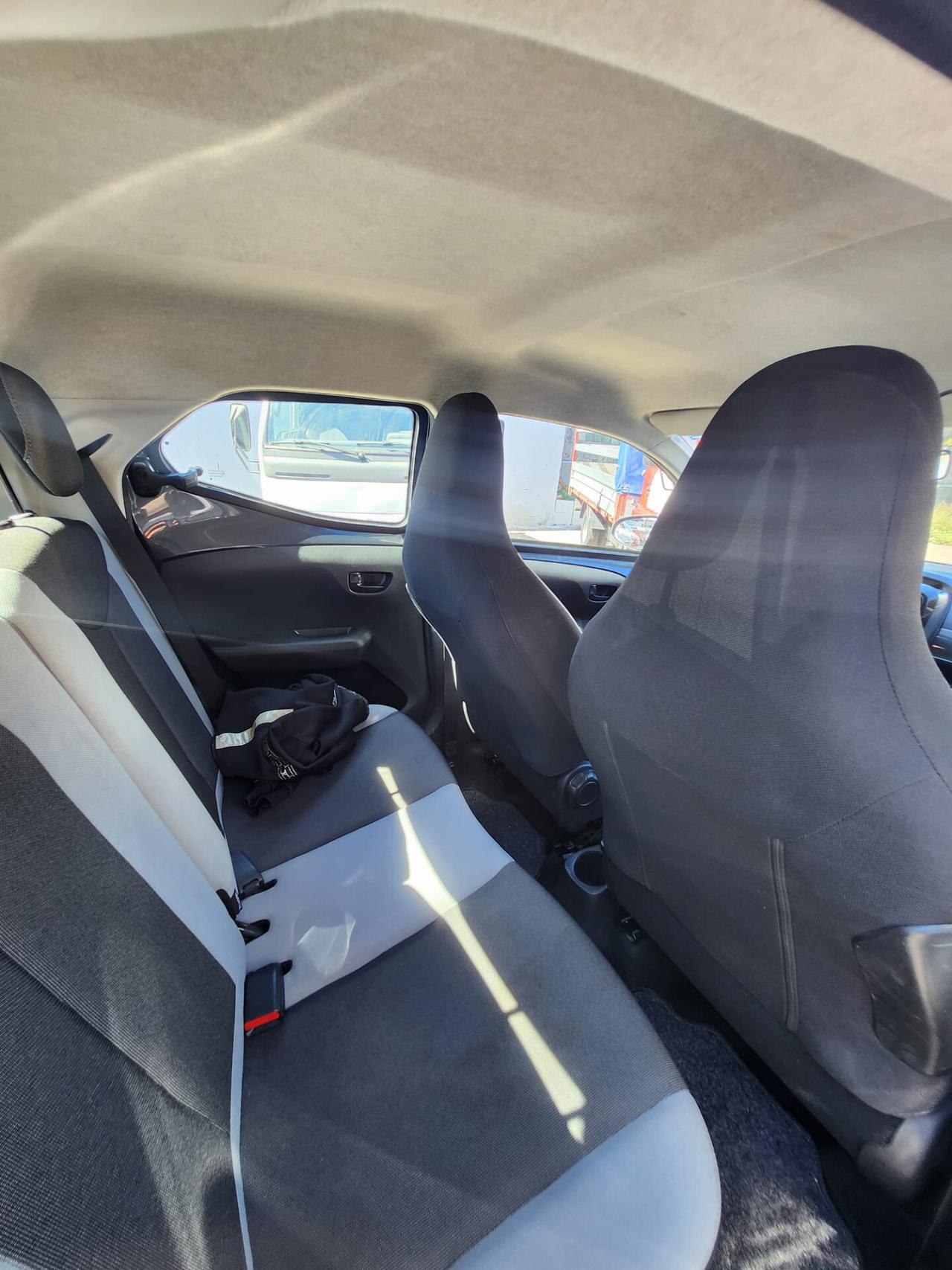 Toyota Aygo 1.0 VVT-i 69 CV 5 porte x-wave