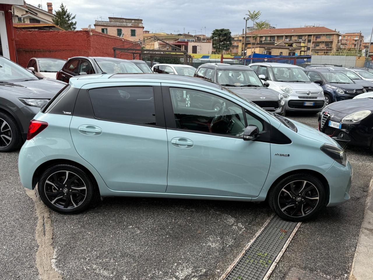 Yaris 1.5 Hybrid( 65 mila km - GLAMUR EDITION )-RATE