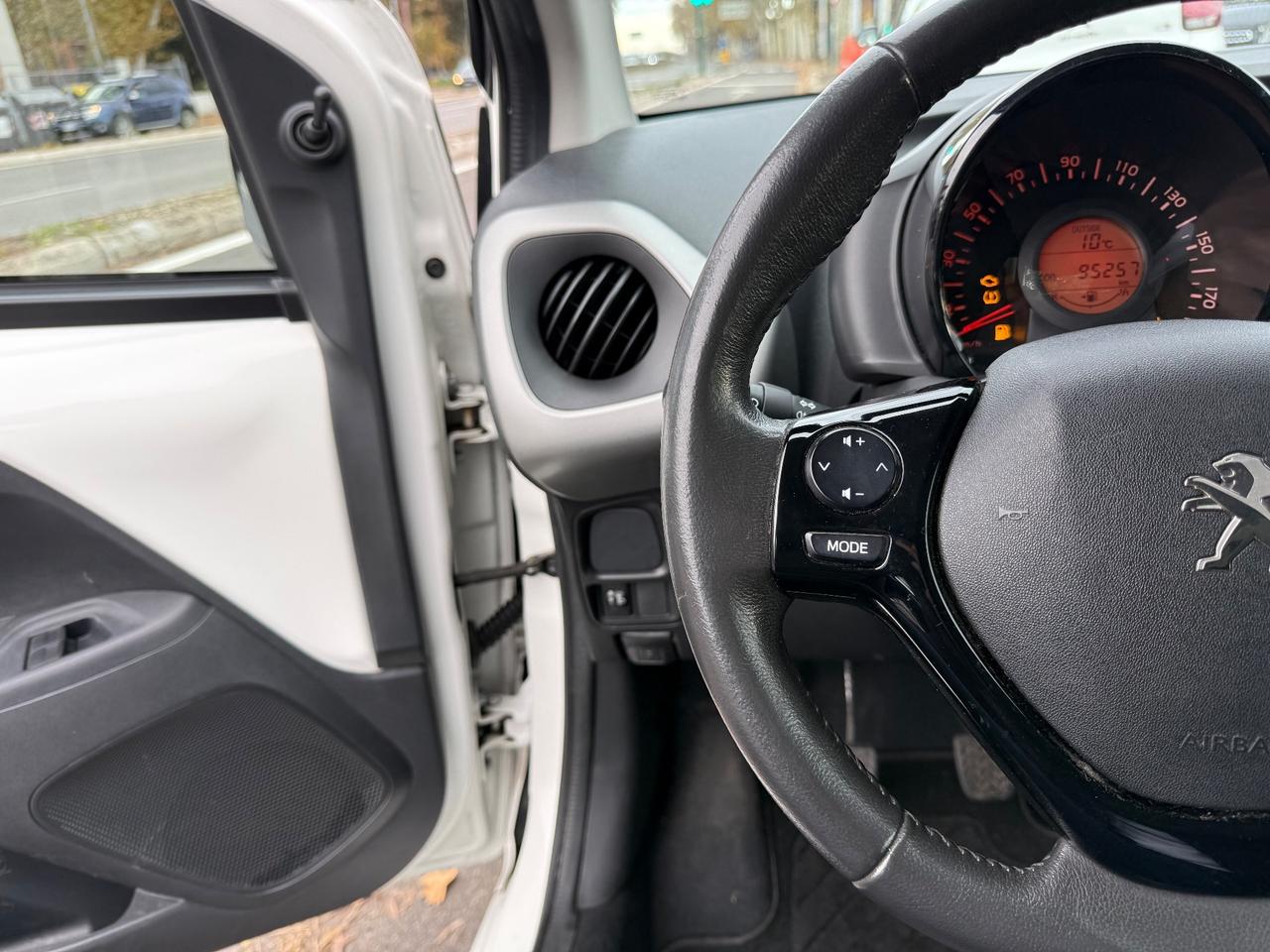 Peugeot 108 VTi 68 5 porte Allure CabrioPDC