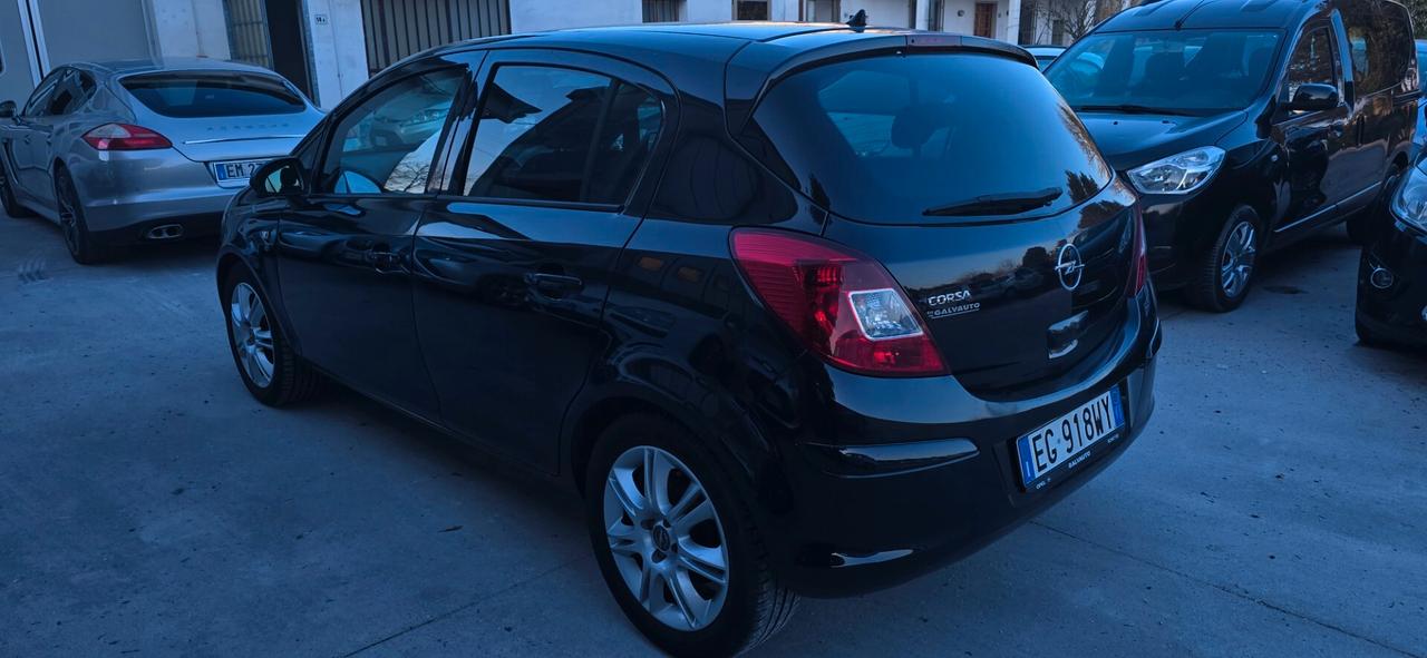 Opel Corsa 1.2 5 porte Cosmo benzina