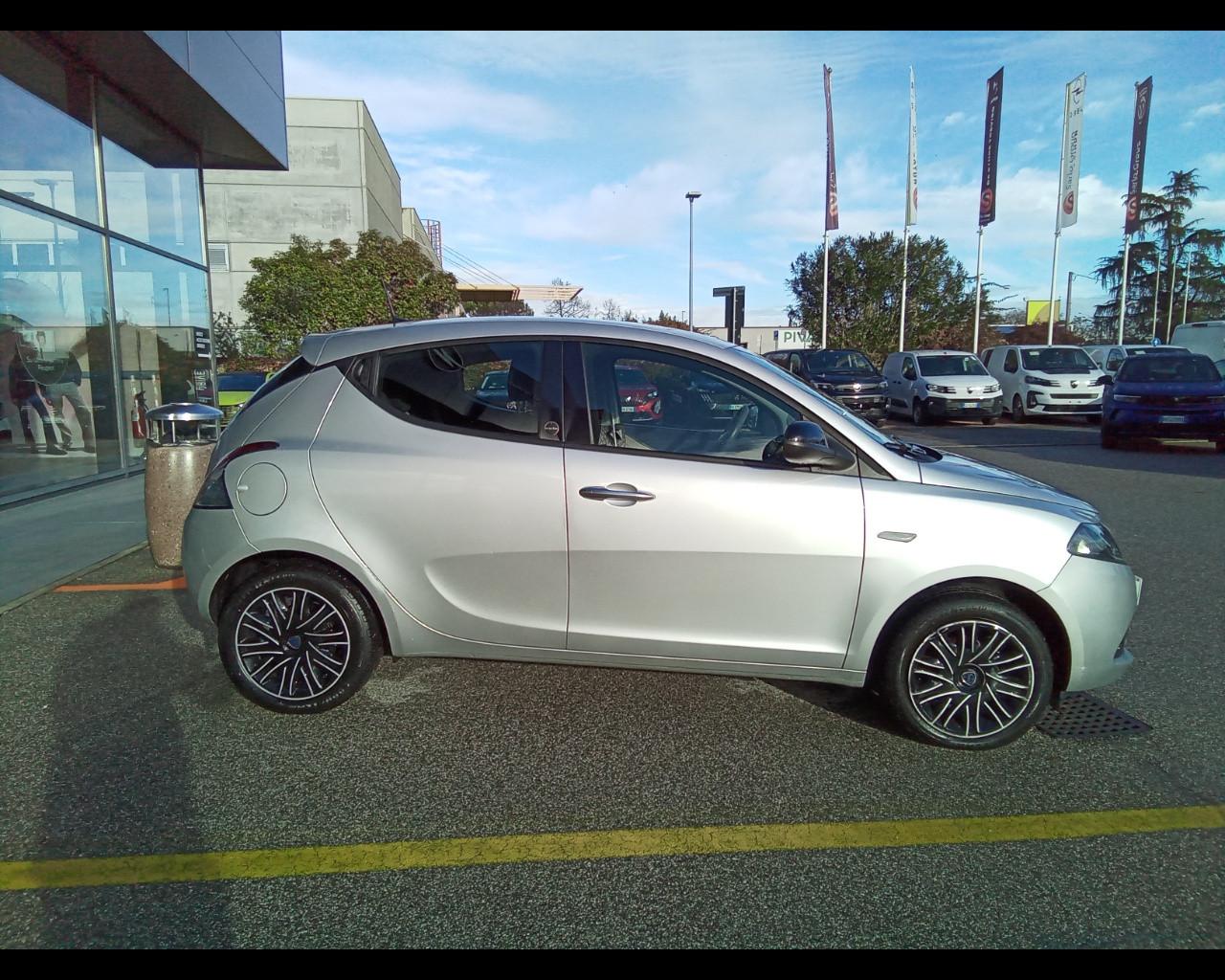 LANCIA Ypsilon 3ª serie - Ypsilon 1.0 FireFly 5 porte S&S Hybrid Ec