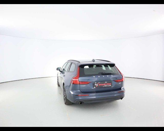 VOLVO V60 B3 Geartronic Momentum Business