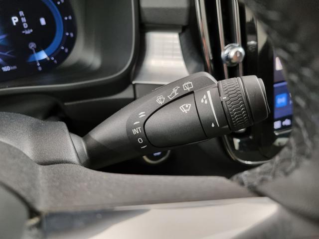 VOLVO XC40 B4 AWD automatico Core