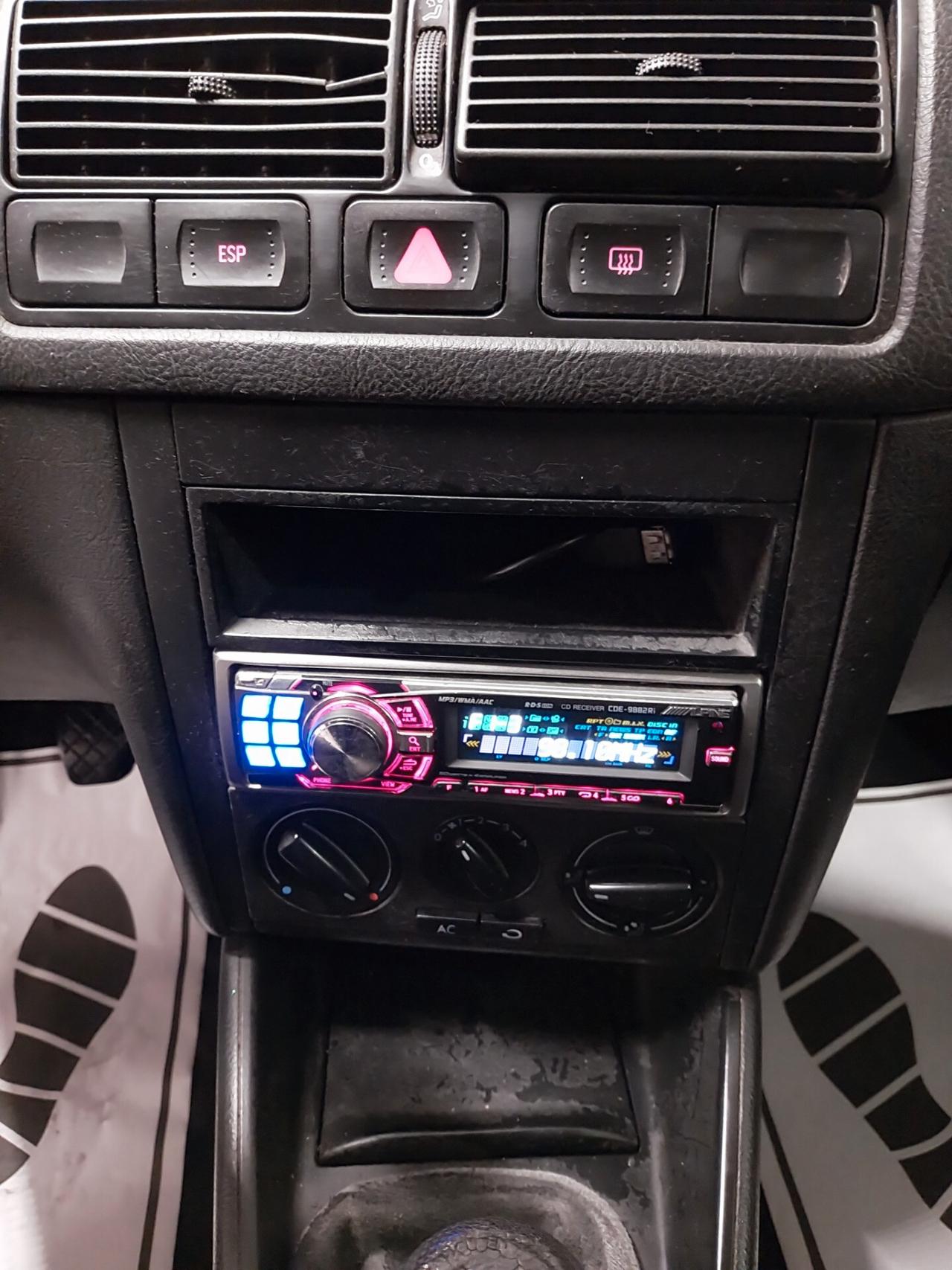 Volkswagen Golf 1.9 TDI/101 CV cat 5p. Champ - ok neopatentati