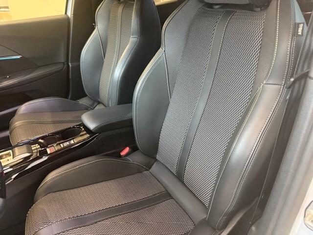 Peugeot 2008 PureTech 130 S&S EAT8 GT