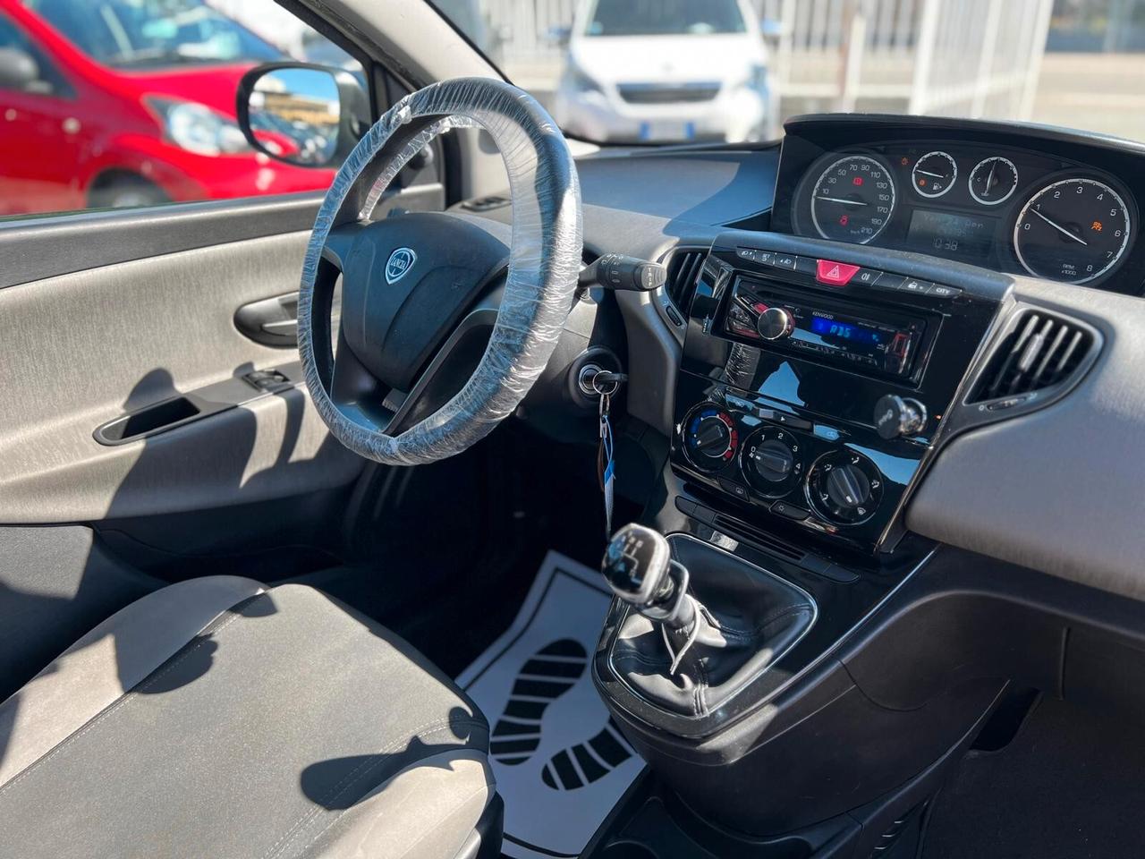 Lancia Ypsilon 1.2 69 CV 5 porte S&S Platinum