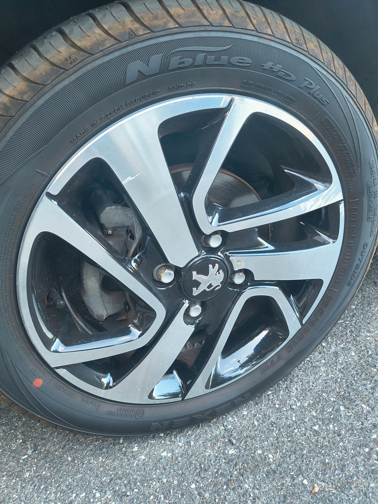Peugeot 108 VTi 72 5 porte Allure - solo 45.000 km - ok Neopatentati