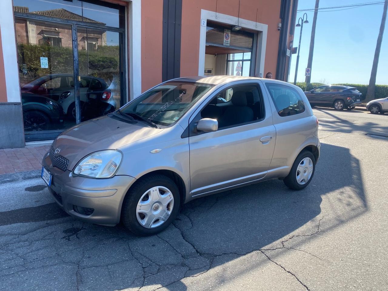 Toyota Yaris 1.0i 16V cat 3 porte Sol