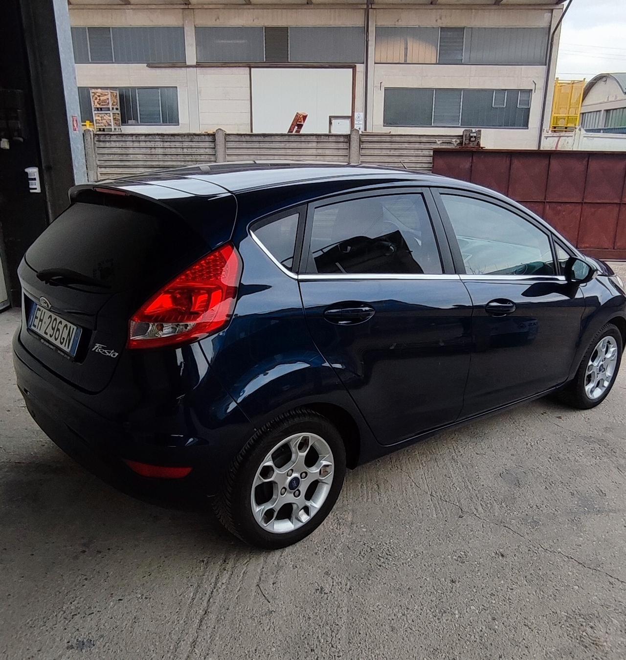 Ford Fiesta 1.4 TDCi 70CV 5 porte Titanium