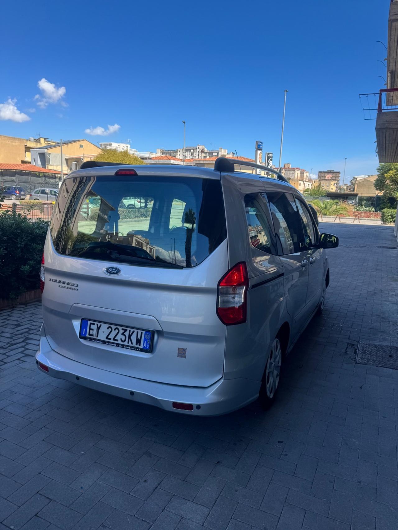 Ford Tourneo Courier 1.5 TDCI 75 CV Titanium