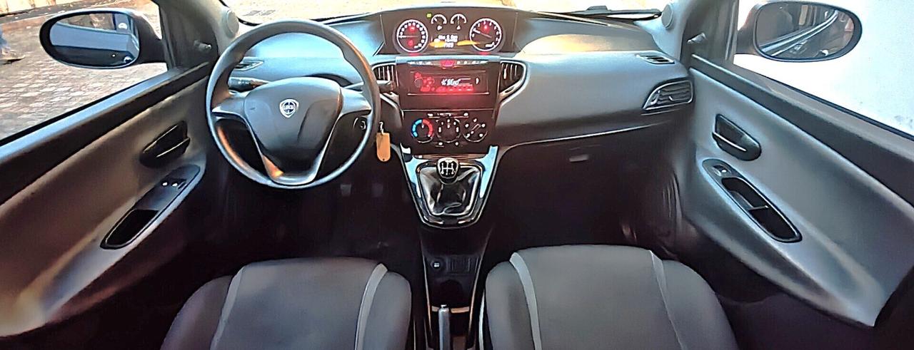 Lancia Ypsilon 1.2 69 CV 5 porte GPL Ecochic Silver