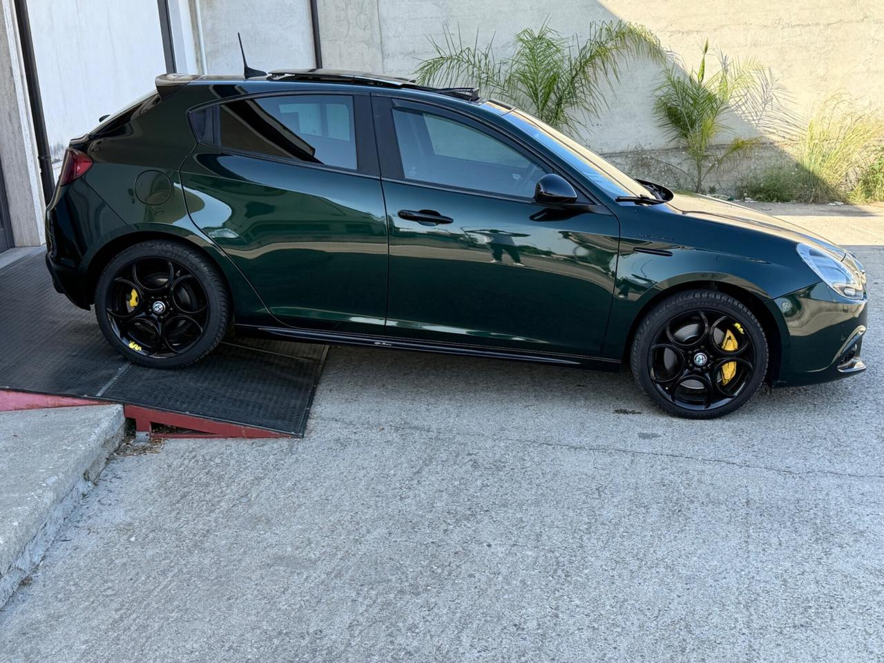 ALFA GIULIETTA VELOCE TOTAL BLACK TETTO APRIBILE