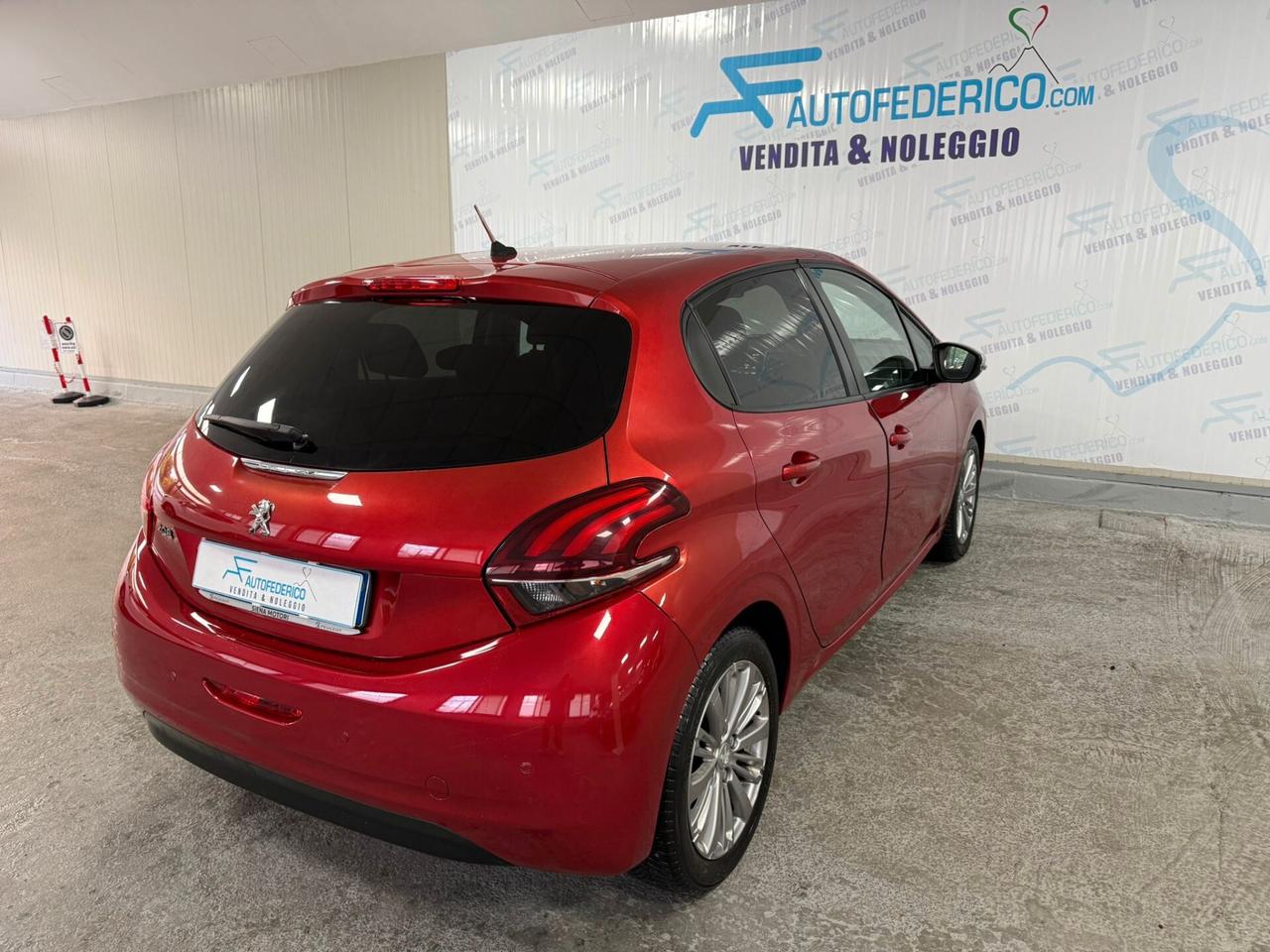 Peugeot 208 PureTech 82cv 5 porte Allure