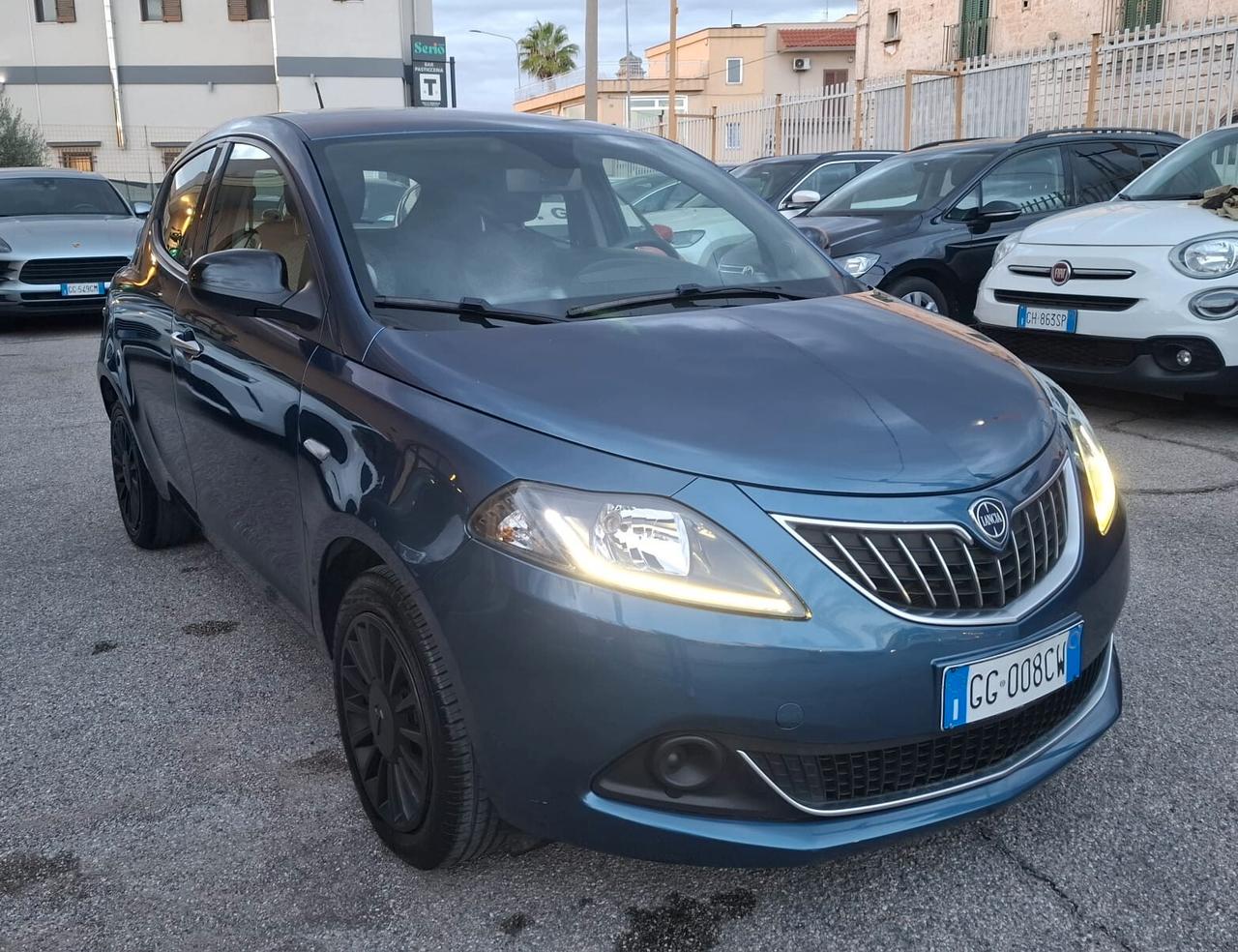 Lancia Ypsilon 1.0 FireFly 5 porte S&S Hybrid Ecochic Silver