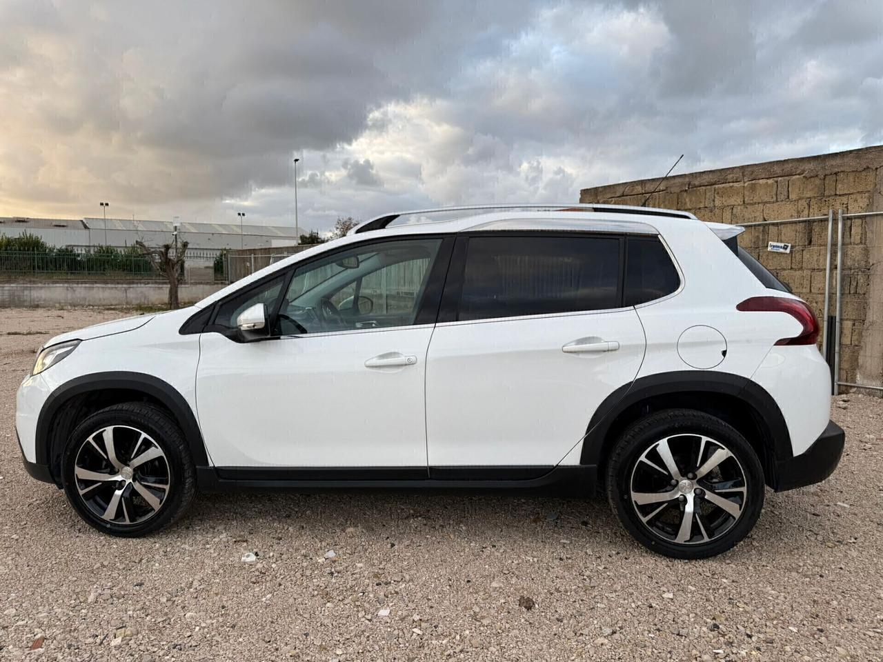 Peugeot 2008 BlueHDi 100 Black Matt