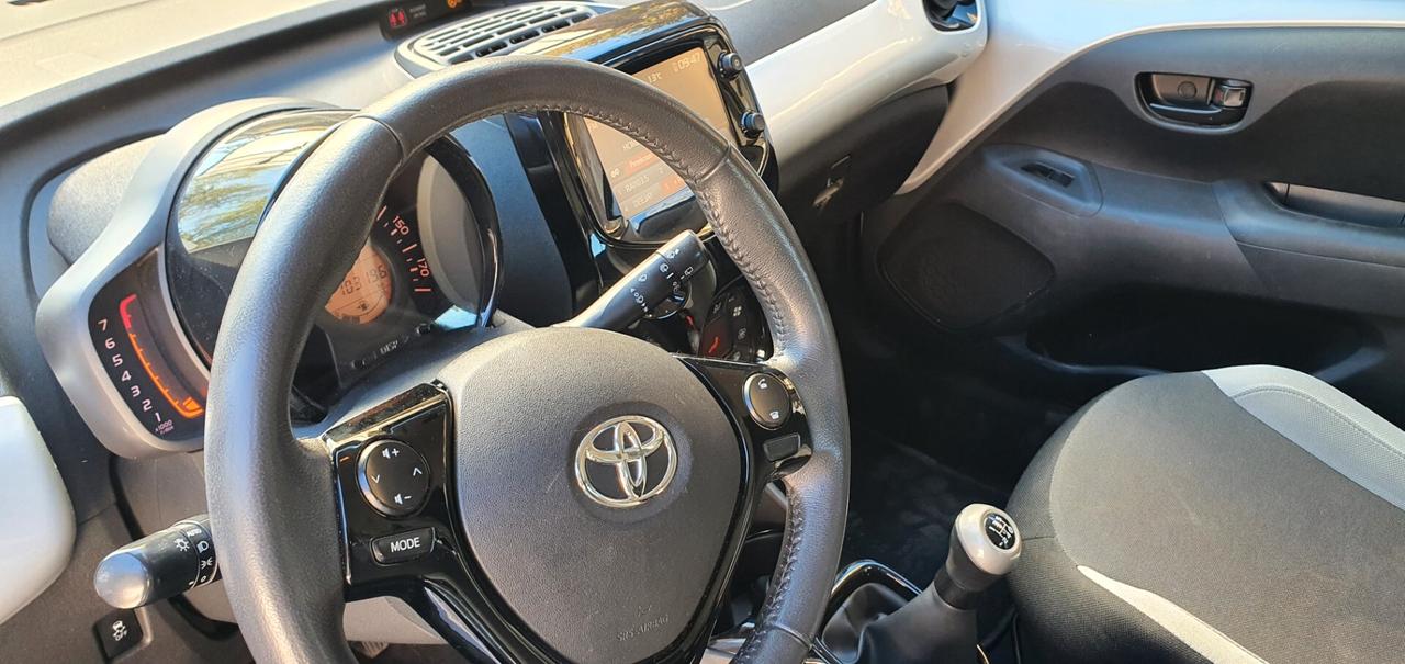 Toyota Aygo 1.0 VVT-i 69 CV 5 porte x-wave
