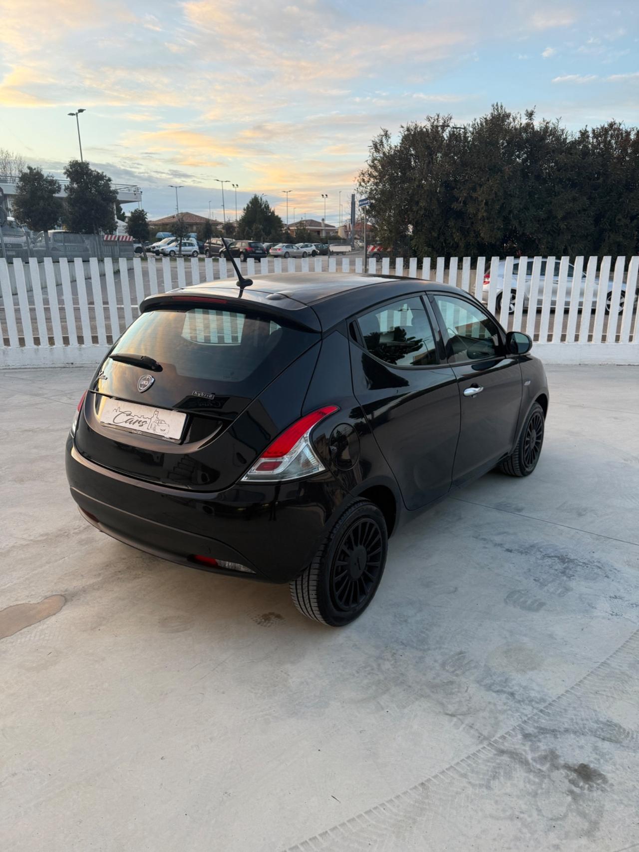 Lancia Ypsilon 1.0 FireFly 5 porte S&S Hybrid Ecochic Gold