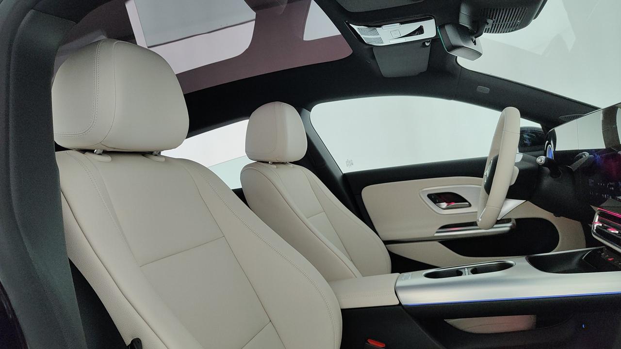 Mercedes-Benz CLA 250+ con tecnologia EQ
