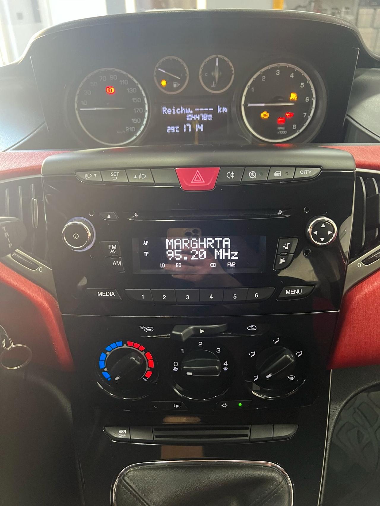 Lancia Ypsilon 1.2 69 CV 5 porte S&S Black&Red