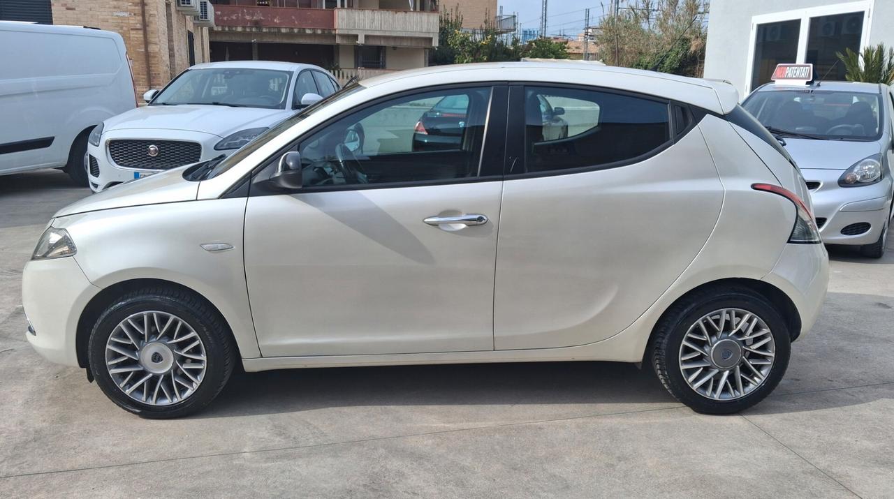 Lancia Ypsilon 0.9 TwinAir 85 CV Cambio Automatico